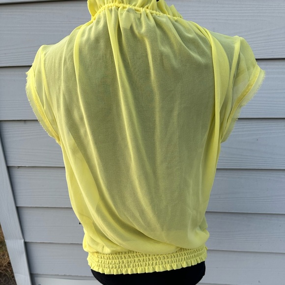 Like new sheer guess top - Picture 5 of 8